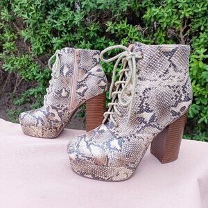 MY DELICIOUS Women's "Erica-S" Ankle Boots. Size 8